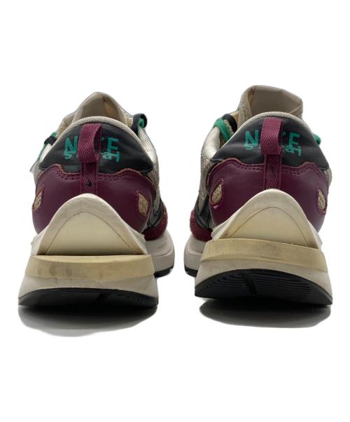 NIKE（ナイキ）NIKE (ナイキ) sacai (サカイ) String and Black-Villain Red ボルドー サイズ:SIZE US 8.5の古着・服飾アイテム