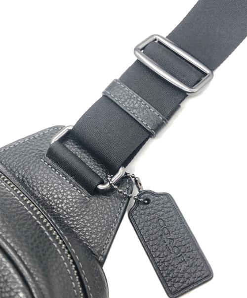COACH（コーチ）COACH (コーチ) レーサー スリング パック・ヴァーシティ モチーフ ブラックの古着・服飾アイテム