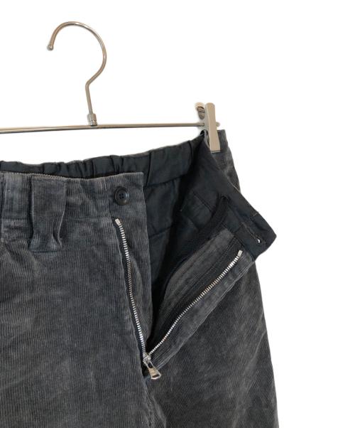 ISAMU KATAYAMA BACKLASH（イサムカタヤマ・バックラッシュ）ISAMU KATAYAMA BACKLASH (イサムカタヤマ・バックラッシュ) コーデュロイパンツ グレー サイズ:Mの古着・服飾アイテム