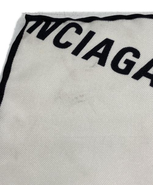 GUCCI（グッチ）GUCCI (グッチ) BALENCIAGA (バレンシアガ) ザ ハッカー プロジェクト フローラ プリント シルク スカーフ ホワイトの古着・服飾アイテム