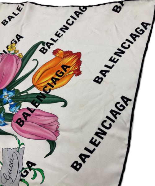 GUCCI（グッチ）GUCCI (グッチ) BALENCIAGA (バレンシアガ) ザ ハッカー プロジェクト フローラ プリント シルク スカーフ ホワイトの古着・服飾アイテム