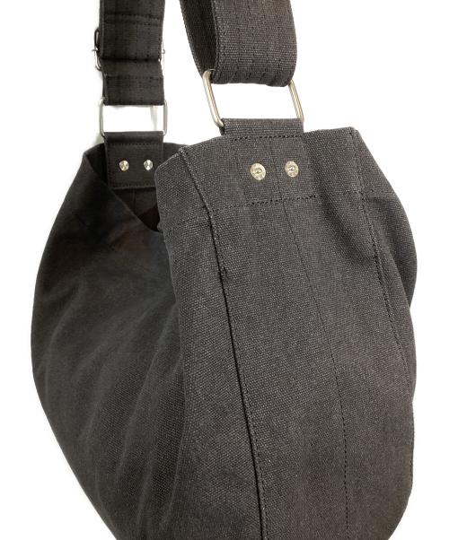 A.P.C.（アーペーセー）A.P.C. (アーペーセー) ベサス ジャーナル スモール ショルダーバッグ ブラックの古着・服飾アイテム