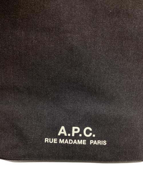 A.P.C.（アーペーセー）A.P.C. (アーペーセー) ベサス ジャーナル スモール ショルダーバッグ ブラックの古着・服飾アイテム