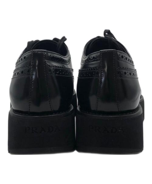 PRADA（プラダ）PRADA (プラダ) メダリオン ウィングチップ レザー ダービーシューズ ブラック サイズ:6 1/2の古着・服飾アイテム