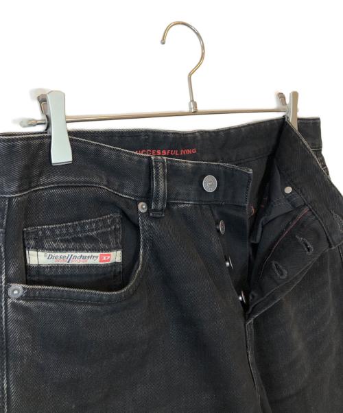 DIESEL（ディーゼル）DIESEL (ディーゼル) relaxed jeans 2001 d-macro 09i35 ブラック サイズ:W30の古着・服飾アイテム