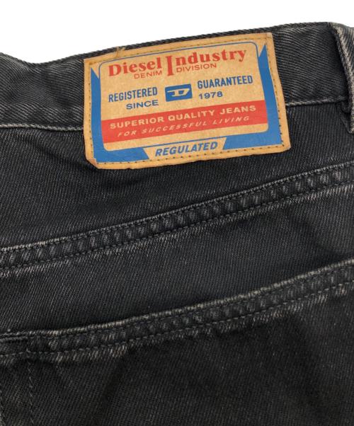 DIESEL（ディーゼル）DIESEL (ディーゼル) relaxed jeans 2001 d-macro 09i35 ブラック サイズ:W30の古着・服飾アイテム