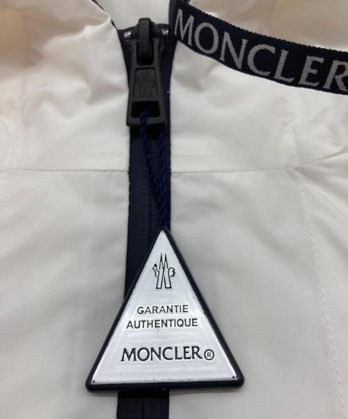 MONCLER（モンクレール）MONCLER (モンクレール) トリコロールテープ フルジップ パーカー ホワイト サイズ:SIZE 2の古着・服飾アイテム