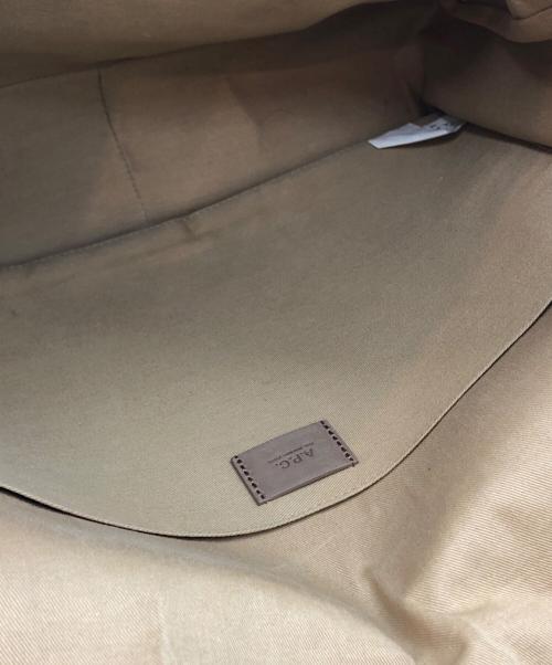 A.P.C.（アーペーセー）A.P.C. (アーペーセー) スウェードショルダーバッグ ブラウンの古着・服飾アイテム