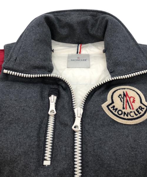 MONCLER（モンクレール）MONCLER (モンクレール) AMI Alexandre Mattiussi (アミアレクサンドルマテュッシ) BASTIEN GILET グレー サイズ:SIZE 3の古着・服飾アイテム