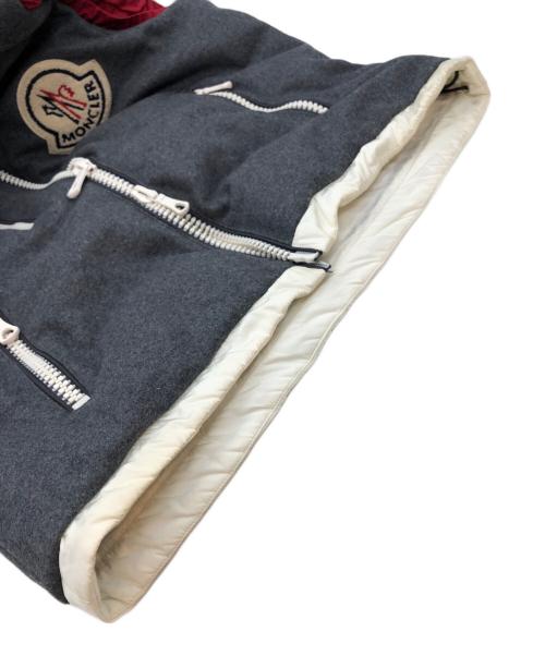 MONCLER（モンクレール）MONCLER (モンクレール) AMI Alexandre Mattiussi (アミアレクサンドルマテュッシ) BASTIEN GILET グレー サイズ:SIZE 3の古着・服飾アイテム