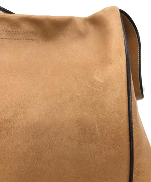 PRADA（プラダ）PRADA (プラダ) 型押しワンショルダーバッグ ベージュの古着・服飾アイテム