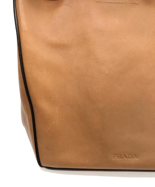 PRADA（プラダ）PRADA (プラダ) 型押しワンショルダーバッグ ベージュの古着・服飾アイテム