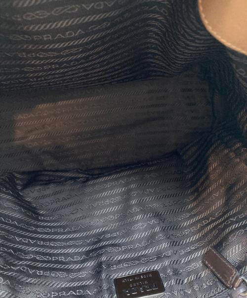 PRADA（プラダ）PRADA (プラダ) 型押しワンショルダーバッグ ベージュの古着・服飾アイテム