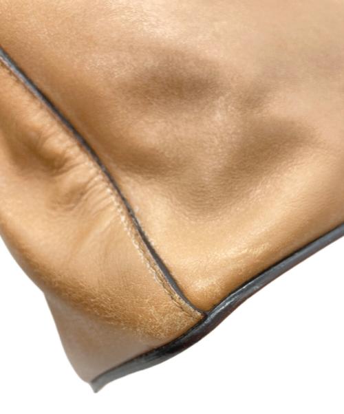 PRADA（プラダ）PRADA (プラダ) 型押しワンショルダーバッグ ベージュの古着・服飾アイテム