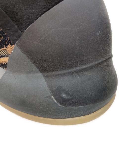 adidas（アディダス）adidas (アディダス) YEEZY QNTM Amber Tint ブラック×ブラウン サイズ:US8 1/2の古着・服飾アイテム