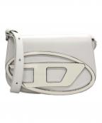 DIESELディーゼル）の古着「Dメタルロゴ 1DR レザーショルダーバッグ」｜ホワイト