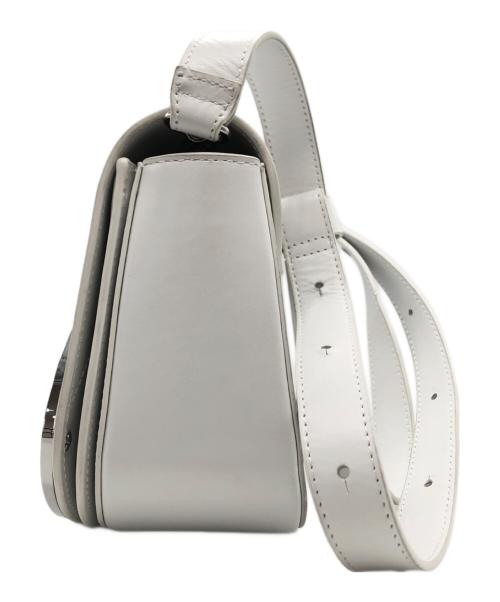 DIESEL（ディーゼル）DIESEL (ディーゼル) Dメタルロゴ 1DR レザーショルダーバッグ ホワイトの古着・服飾アイテム