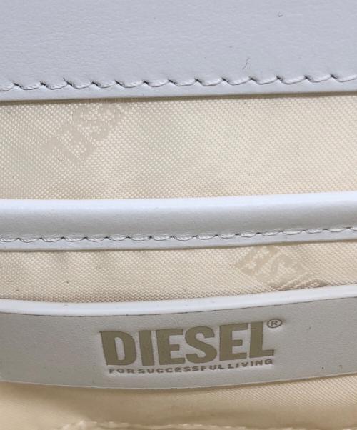 DIESEL（ディーゼル）DIESEL (ディーゼル) Dメタルロゴ 1DR レザーショルダーバッグ ホワイトの古着・服飾アイテム