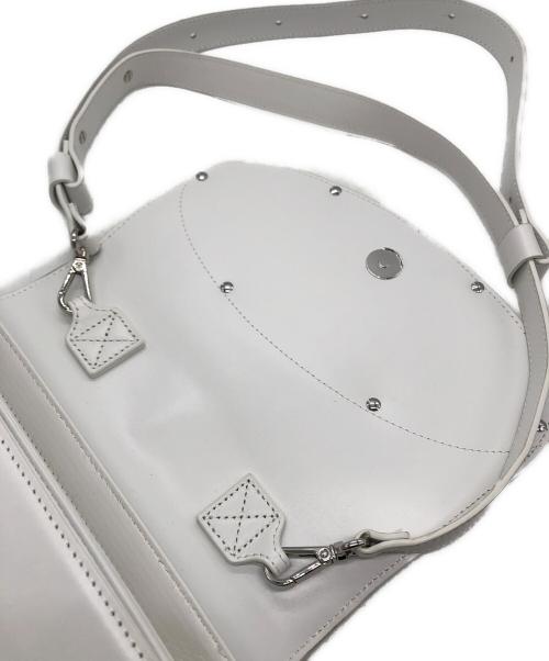 DIESEL（ディーゼル）DIESEL (ディーゼル) Dメタルロゴ 1DR レザーショルダーバッグ ホワイトの古着・服飾アイテム