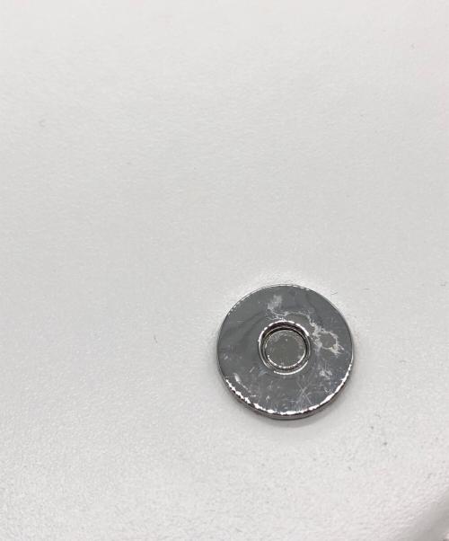 DIESEL（ディーゼル）DIESEL (ディーゼル) Dメタルロゴ 1DR レザーショルダーバッグ ホワイトの古着・服飾アイテム