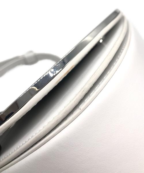 DIESEL（ディーゼル）DIESEL (ディーゼル) Dメタルロゴ 1DR レザーショルダーバッグ ホワイトの古着・服飾アイテム