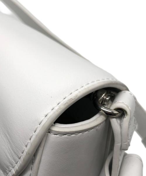 DIESEL（ディーゼル）DIESEL (ディーゼル) Dメタルロゴ 1DR レザーショルダーバッグ ホワイトの古着・服飾アイテム