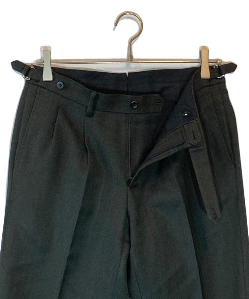 Brilla per il gusto（ブリッラ ペル イルグースト）Brilla per il gusto (ブリッラ ペル イルグースト) シャドーヘリンボーン3ピーススーツ グレー サイズ:SIZE 44の古着・服飾アイテム