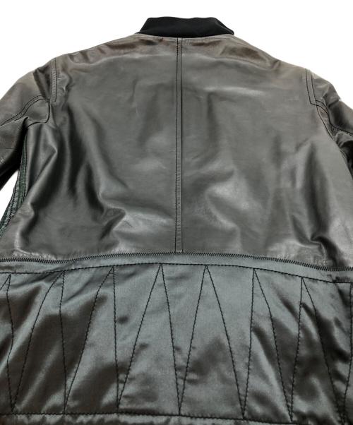 Yves Saint Laurent（イヴサンローラン）Yves Saint Laurent (イヴサンローラン) ラムレザー アシンメトリージャケット ブラック×グレー サイズ:44の古着・服飾アイテム