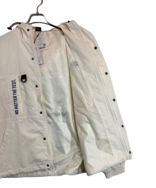 REEBOK（リーボック）REEBOK (リーボック) 別注 スモールベクター刺繍ナイロンマウンテンパーカー ホワイト サイズ:Mの古着・服飾アイテム