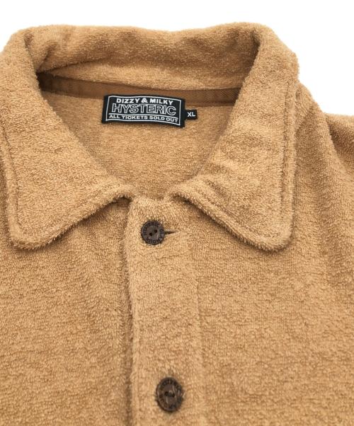 Hysteric Glamour（ヒステリックグラマー）Hysteric Glamour (ヒステリックグラマー) SUPER HYSワッペン シャツ ベージュ サイズ:XLの古着・服飾アイテム
