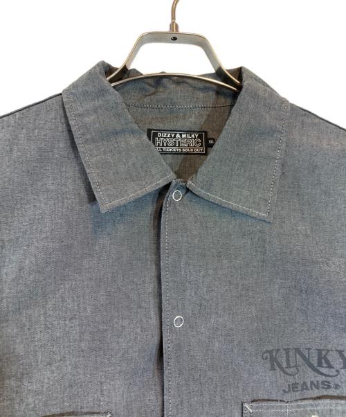 Hysteric Glamour（ヒステリックグラマー）Hysteric Glamour (ヒステリックグラマー) KINKY JEANS ロゴ エンジニア シャンブレー 半袖 シャツ グレー サイズ:XLの古着・服飾アイテム