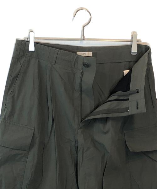 ATON（エイトン）ATON (エイトン) KYOTO TSURIZOME COTTON WIDE EAZY CARGO PANTS オリーブ サイズ:SIZE 06の古着・服飾アイテム
