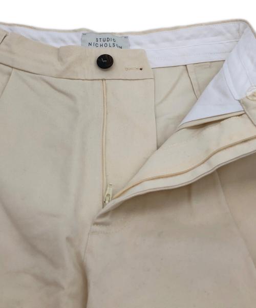 STUDIO NICHOLSON（スタジオ ニコルソン）STUDIO NICHOLSON (スタジオ ニコルソン) タックワイドパンツ アイボリー サイズ:XSの古着・服飾アイテム