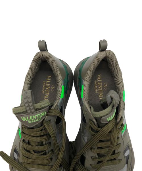 VALENTINO（ヴァレンティノ）VALENTINO (ヴァレンティノ) ノガラヴァーニ ロックスタッズ レザー スニーカー カーキ サイズ:41の古着・服飾アイテム