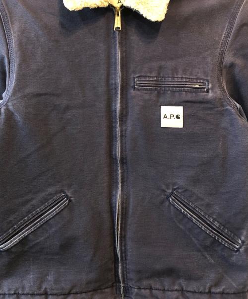 A.P.C.（アーペーセー）A.P.C. (アーペーセー) CarHartt (カーハート) 裏ボア ダック地ジャケット ネイビー サイズ:Mの古着・服飾アイテム