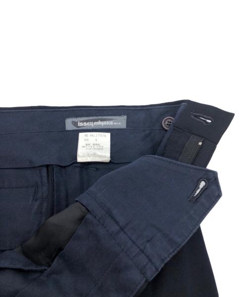 ISSEY MIYAKE MEN（イッセイミヤケメン）ISSEY MIYAKE MEN (イッセイミヤケメン) タックスラックス ネイビー サイズ:Lの古着・服飾アイテム