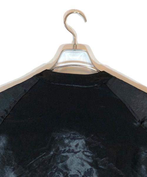 rin（リン）rin (リン) バック刺繍 ジップアップ サテン ノーカラー ロングコート ブラック サイズ:SIZE Mの古着・服飾アイテム