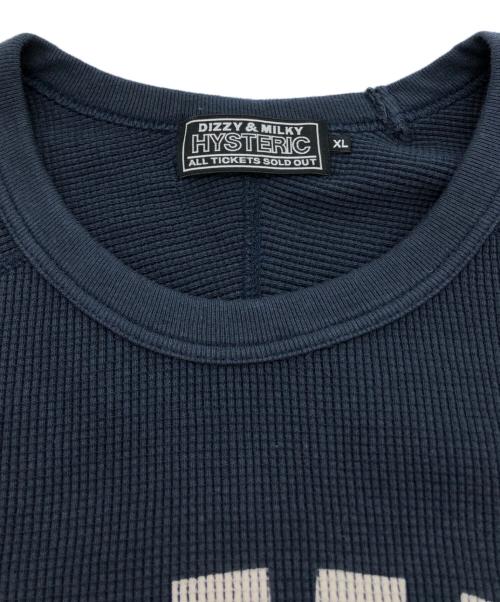 Hysteric Glamour（ヒステリックグラマー）Hysteric Glamour (ヒステリックグラマー) NUMBER 76 Tシャツ ネイビー サイズ:XLの古着・服飾アイテム