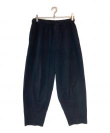 HOMME PLISSE ISSEY MIYAKE（オム プリッセ イッセイ ミヤケ）の古着「プリーツパンツ」｜ブラック