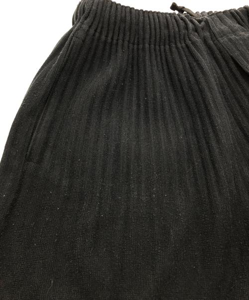HOMME PLISSE ISSEY MIYAKE（オム プリッセ イッセイ ミヤケ）HOMME PLISSE ISSEY MIYAKE (オム プリッセ イッセイ ミヤケ) プリーツパンツ ブラック サイズ:SIZE 2の古着・服飾アイテム
