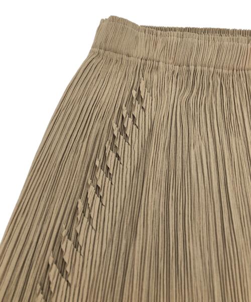 ISSEY MIYAKE（イッセイミヤケ）ISSEY MIYAKE (イッセイミヤケ) プリーツスカート ベージュ サイズ:2の古着・服飾アイテム