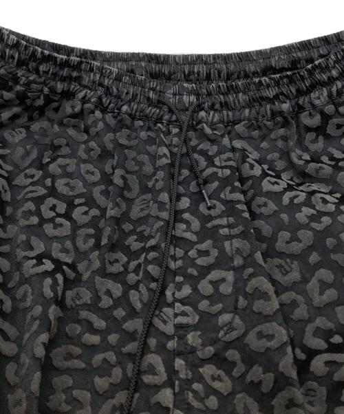 X-LARGE（エクストララージ）X-LARGE (エクストララージ) EASY LEOPARD 0CARGO PANTS ブラック サイズ:Mの古着・服飾アイテム
