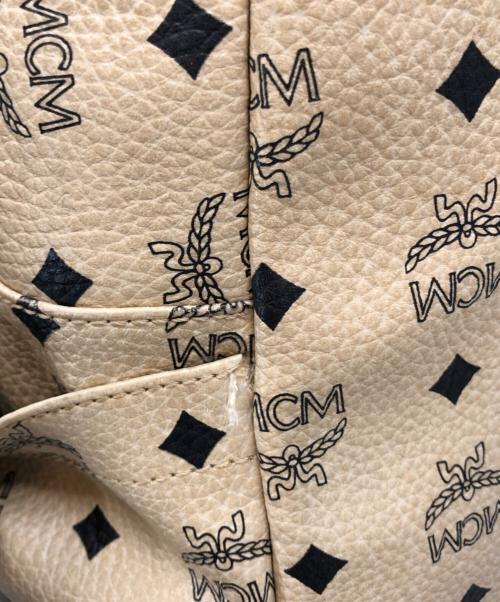 MCM（エムシーエム）MCM (エムシーエム) スタッズリュック アイボリーの古着・服飾アイテム
