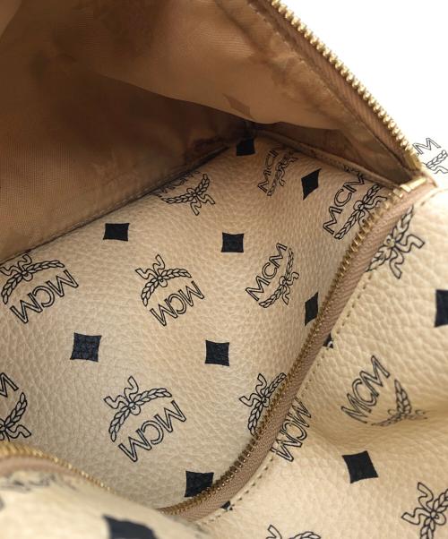 MCM（エムシーエム）MCM (エムシーエム) スタッズリュック アイボリーの古着・服飾アイテム