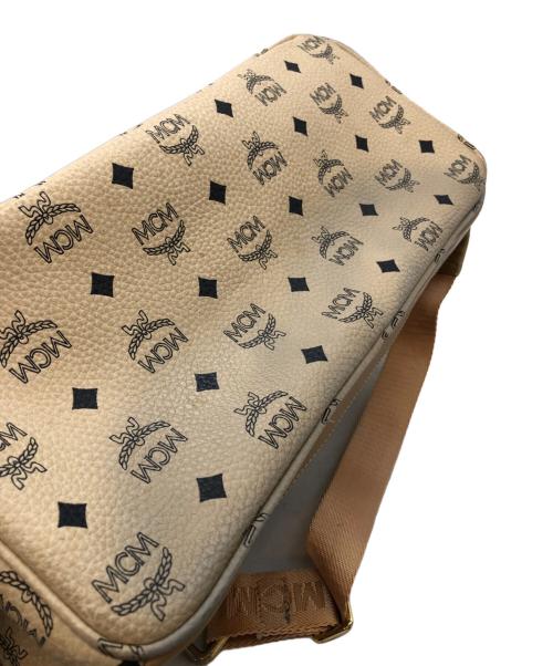 MCM（エムシーエム）MCM (エムシーエム) スタッズリュック アイボリーの古着・服飾アイテム