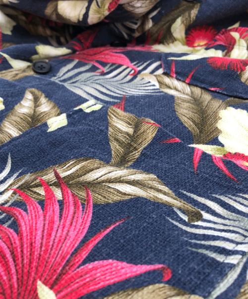 Engineered Garments（エンジニアド ガーメンツ）Engineered Garments (エンジニアド ガーメンツ) HAWAIIAN FLORAL JAVA CLOTH ネイビー サイズ:ｓの古着・服飾アイテム