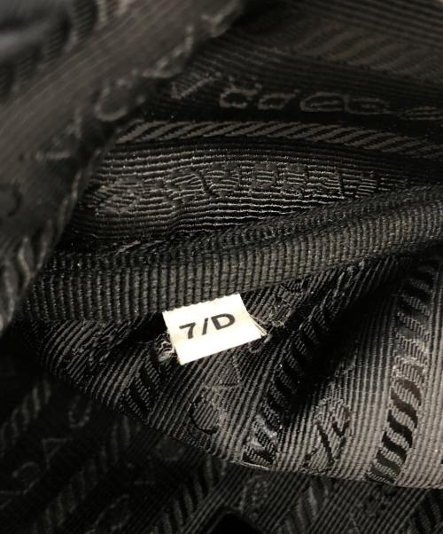 PRADA（プラダ）PRADA (プラダ) トライアングルレザー小Rダーバッグ ホワイトの古着・服飾アイテム