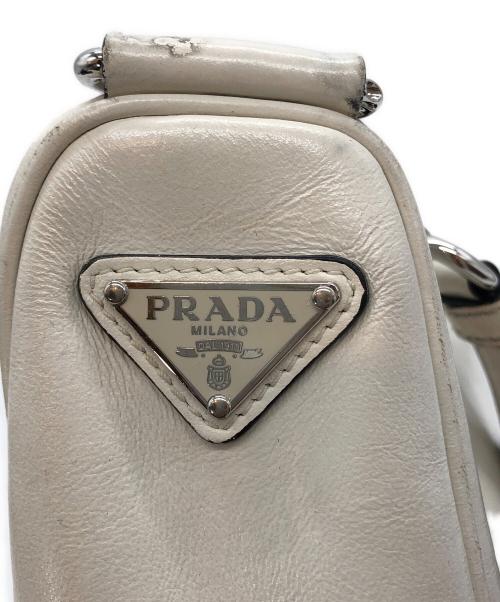 PRADA（プラダ）PRADA (プラダ) トライアングルレザー小Rダーバッグ ホワイトの古着・服飾アイテム
