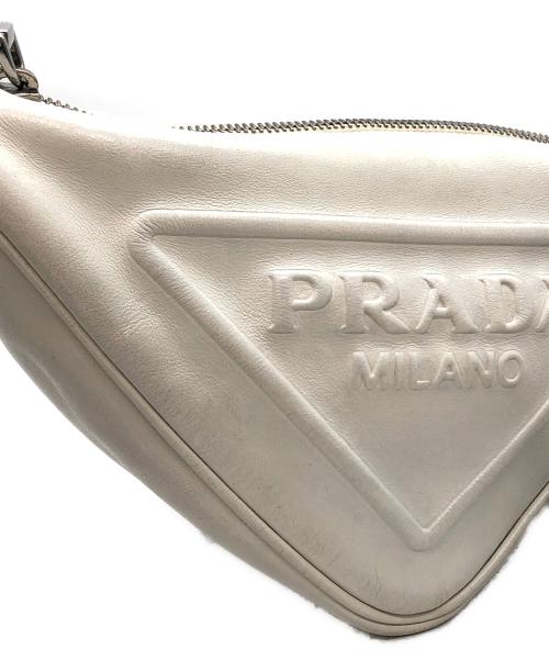 PRADA（プラダ）PRADA (プラダ) トライアングルレザー小Rダーバッグ ホワイトの古着・服飾アイテム