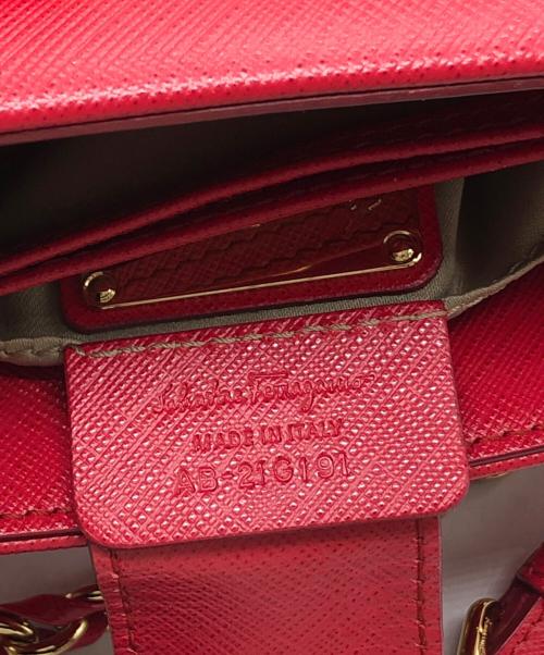Salvatore Ferragamo（サルヴァトーレ フェラガモ）Salvatore Ferragamo (サルヴァトーレ フェラガモ) ヴァラリボンチェーンハンドバッグ レッドの古着・服飾アイテム